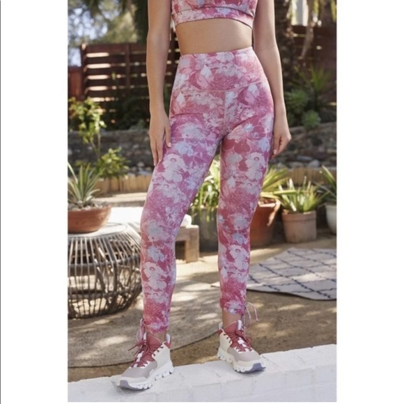 ANTHROPOLOGIE Daily Practice Allie Pink Floral Leggings Size Medium - Picture 1 of 13